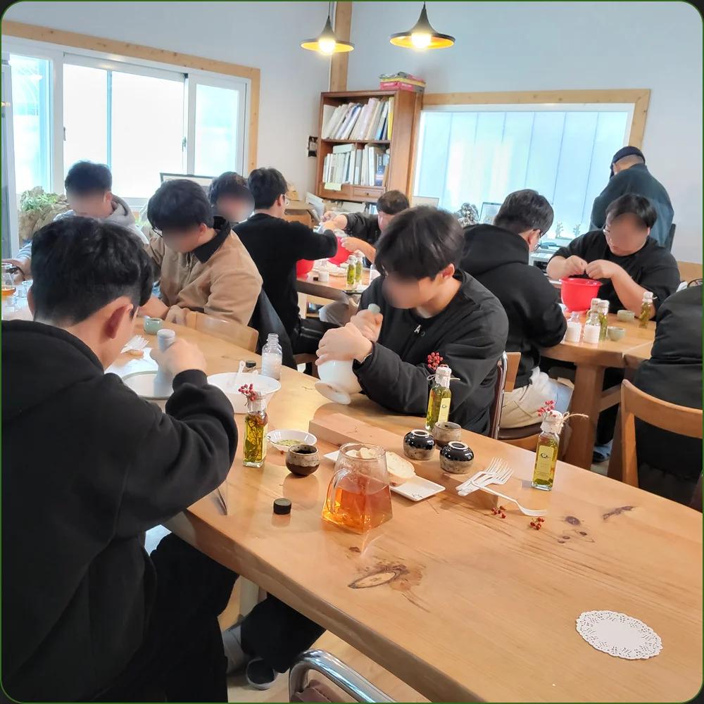 500종이 숨쉬는 뜨락에서 허브오일 만들기 썸네일 2