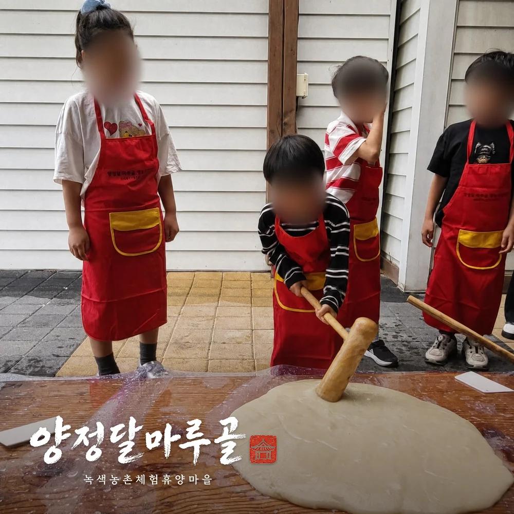 쿵덕쿵덕 떡메치기로 인절미 만들기
