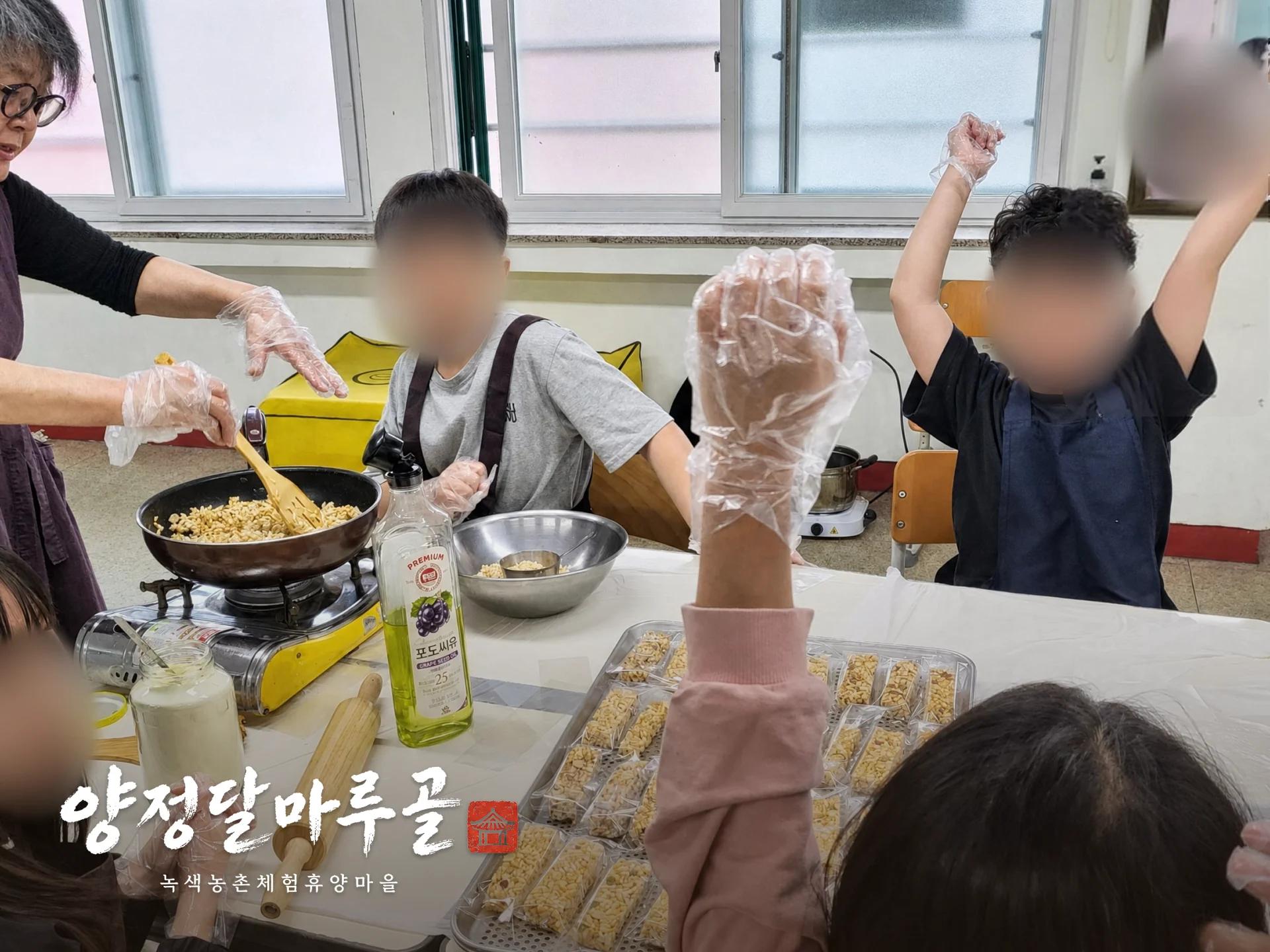 꾹꾹 밀어 만드는 전통 쌀강정